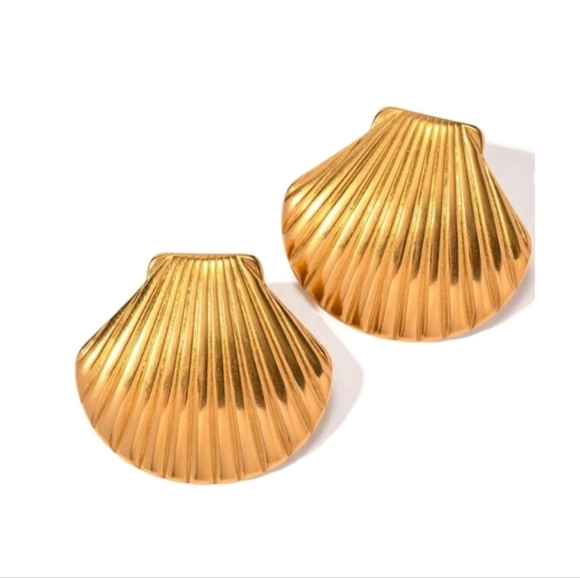 Anthropologie Classic Huge Seashell Gold Stud Earrings - Picture 3 of 5